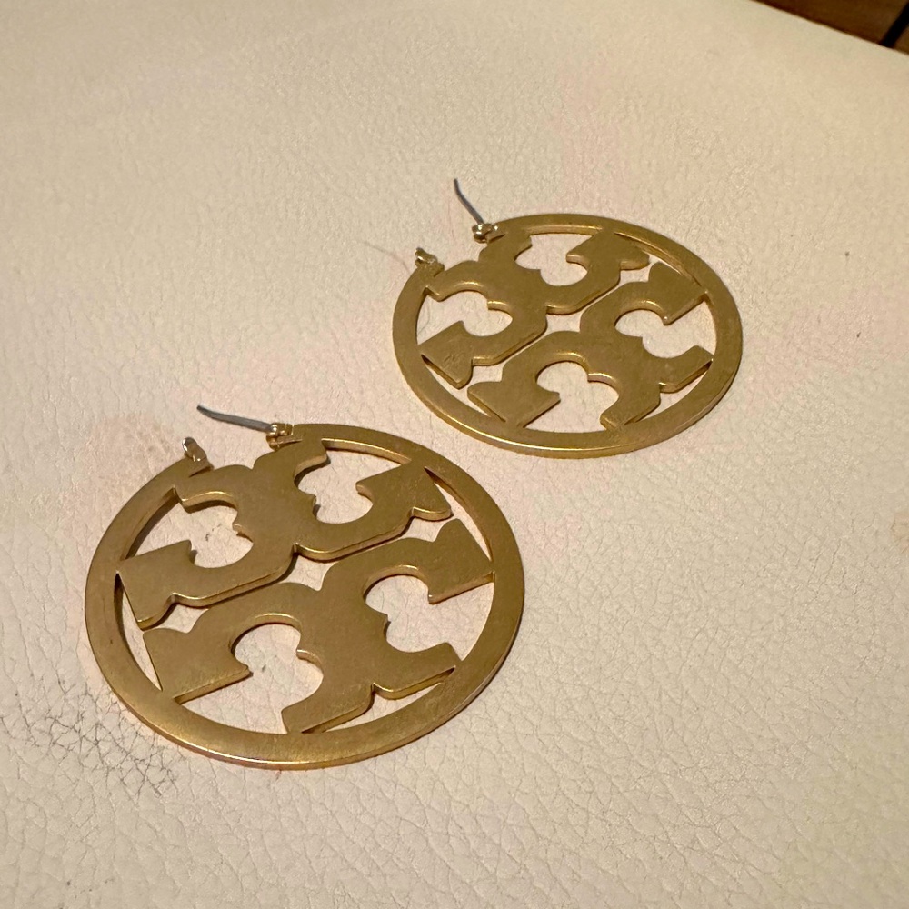 #Toryburch Gold Miller Large Logo hoop earrings